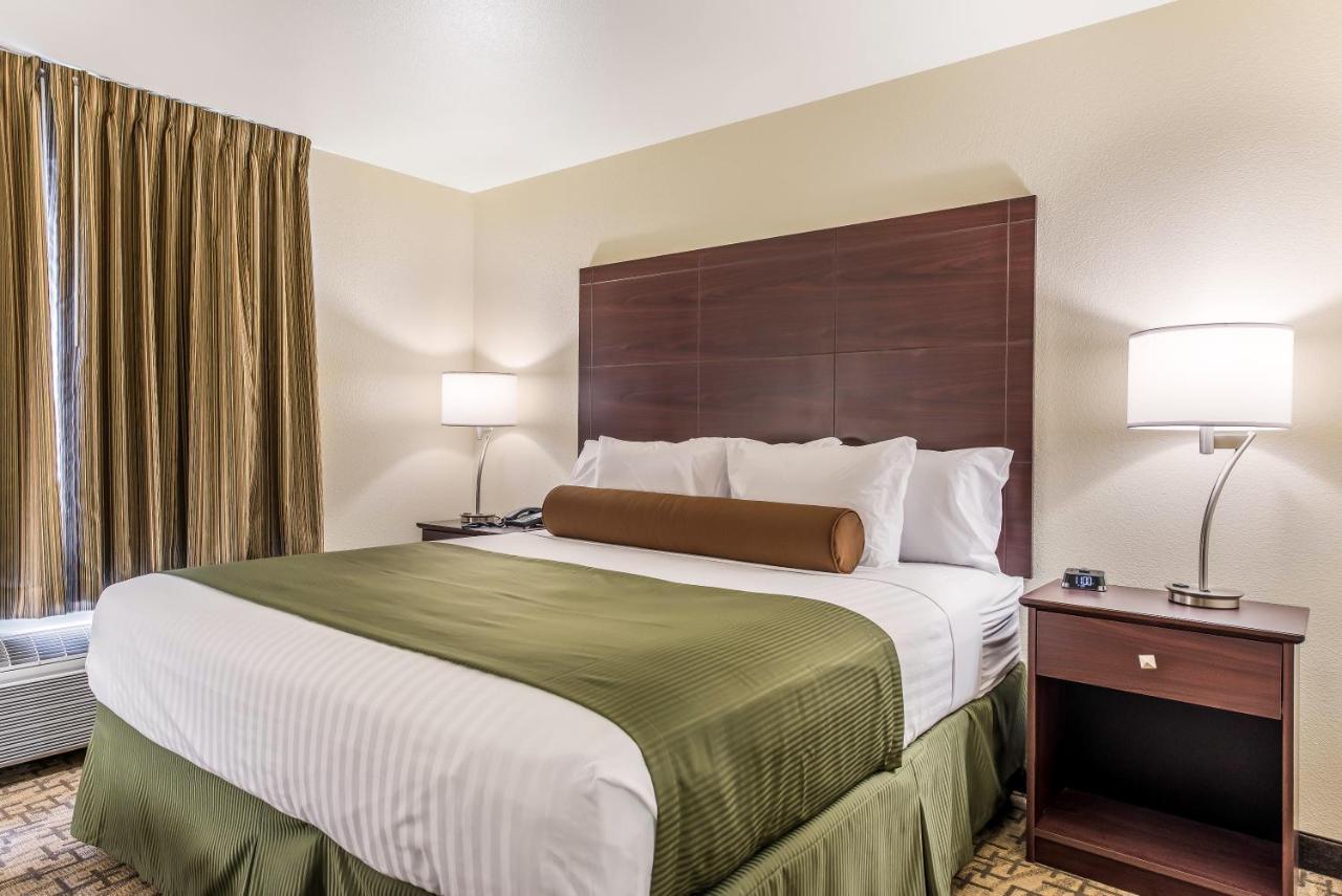 Cobblestone Hotel & Suites - Hutchinson Экстерьер фото