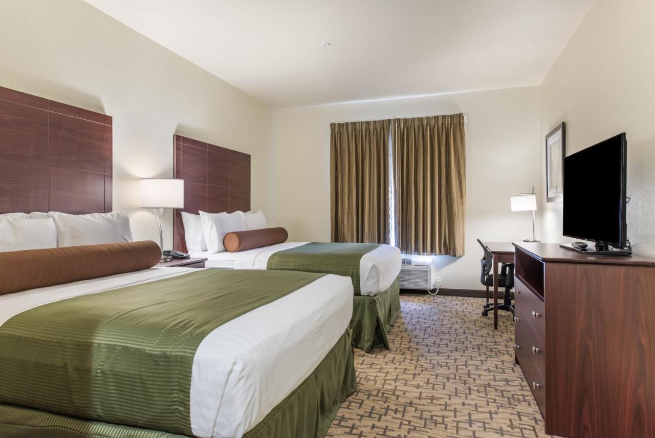 Cobblestone Hotel & Suites - Hutchinson Экстерьер фото