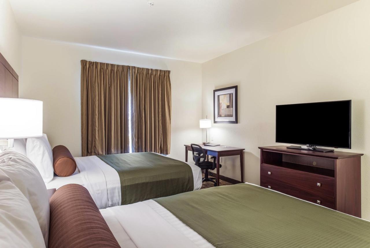 Cobblestone Hotel & Suites - Hutchinson Экстерьер фото