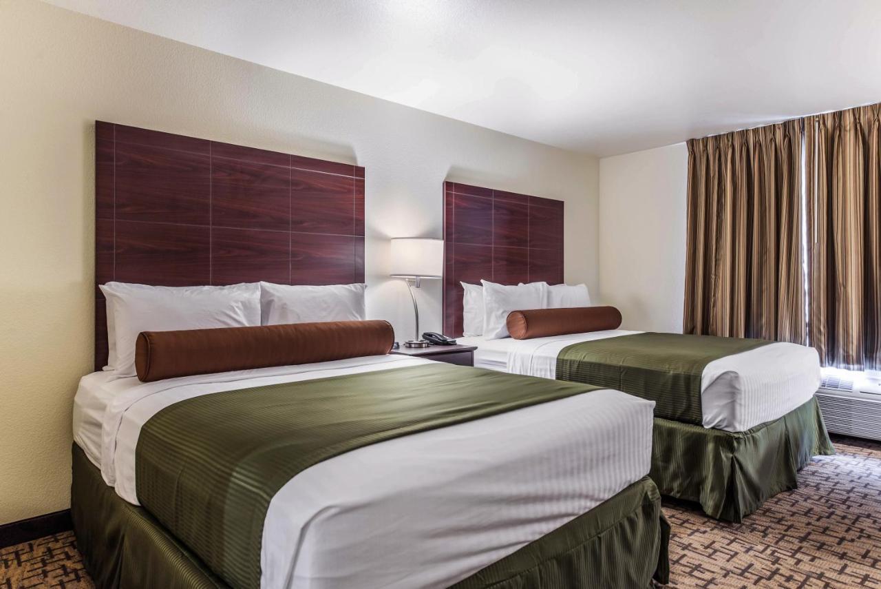 Cobblestone Hotel & Suites - Hutchinson Экстерьер фото