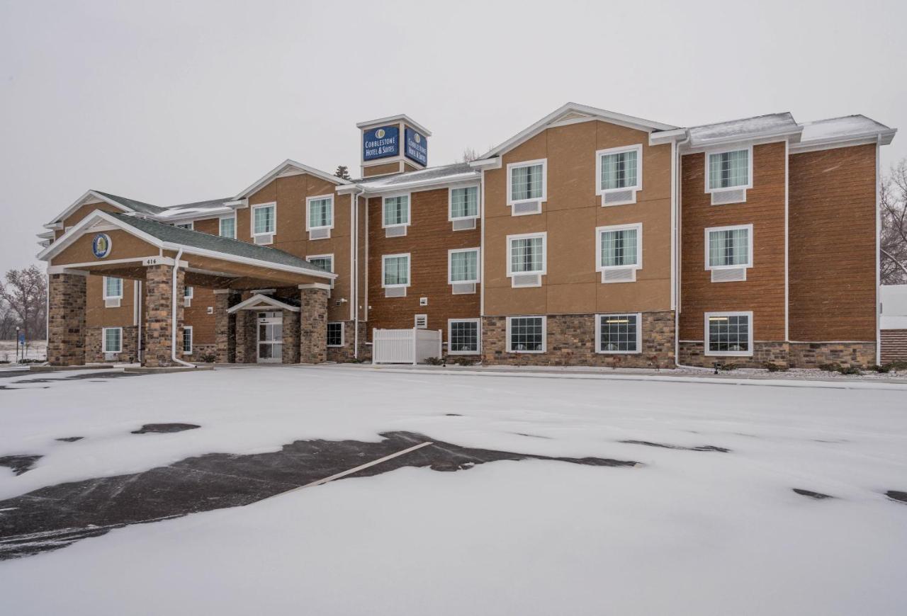 Cobblestone Hotel & Suites - Hutchinson Экстерьер фото