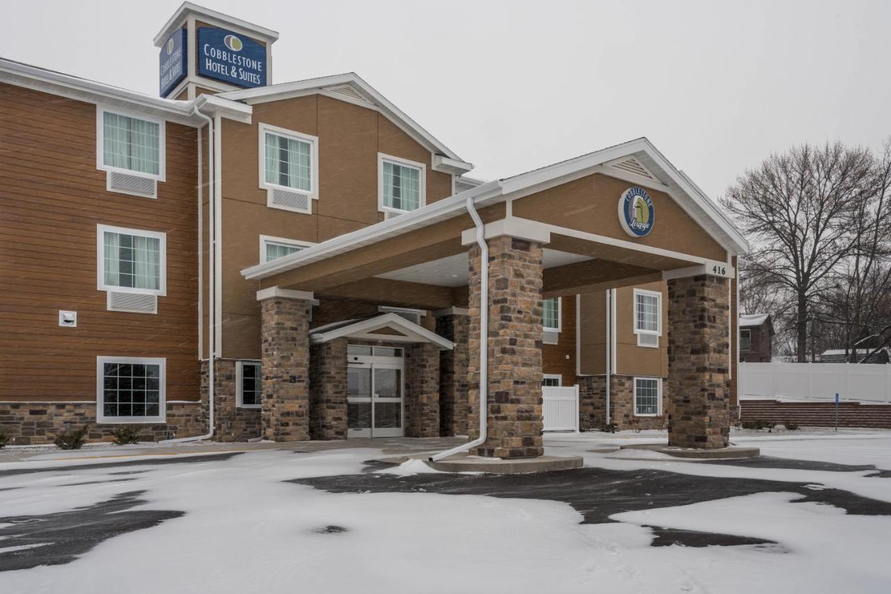 Cobblestone Hotel & Suites - Hutchinson Экстерьер фото