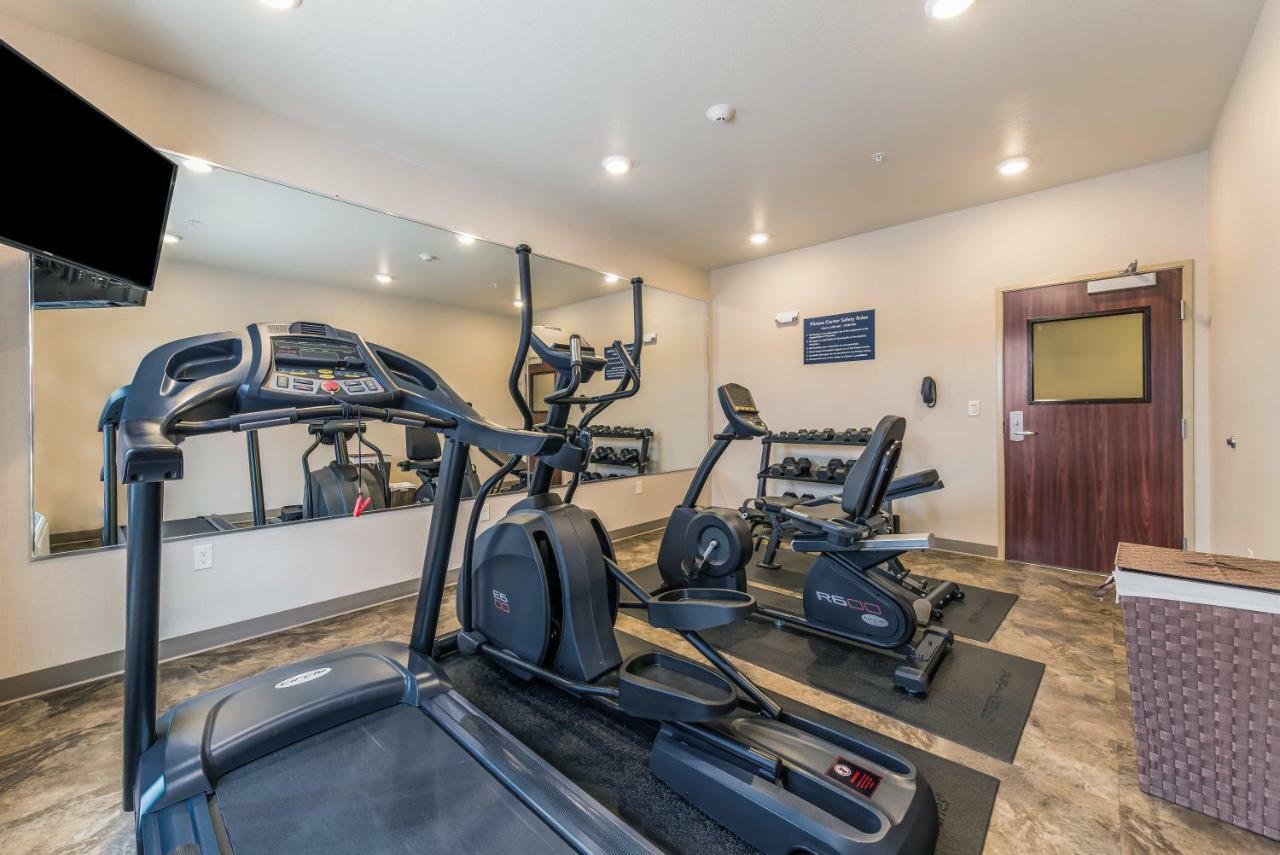 Cobblestone Hotel & Suites - Hutchinson Экстерьер фото