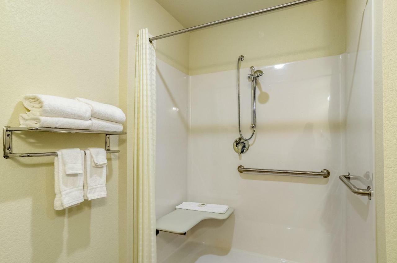 Cobblestone Hotel & Suites - Hutchinson Экстерьер фото